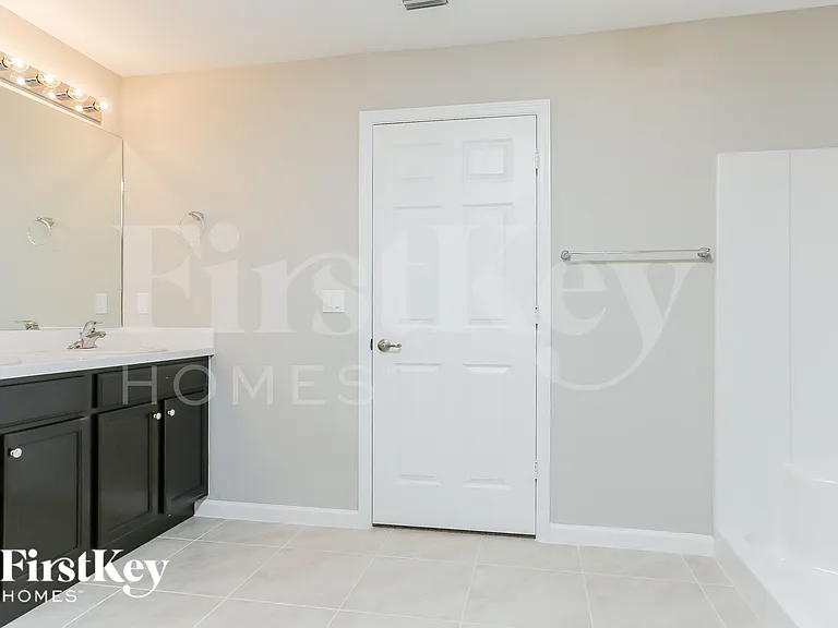 1062 SW Fenway Rd — Photo 9