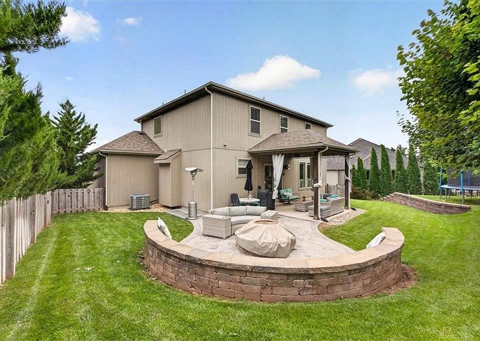 1st image of 4401 NE Gateway Dr