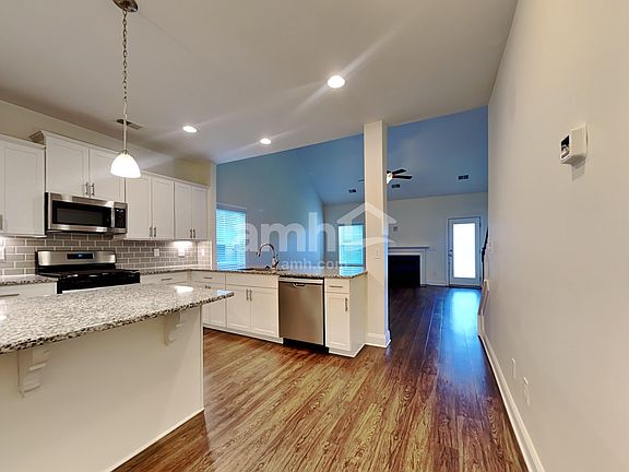 4th image of 110 Doral Blue Dr