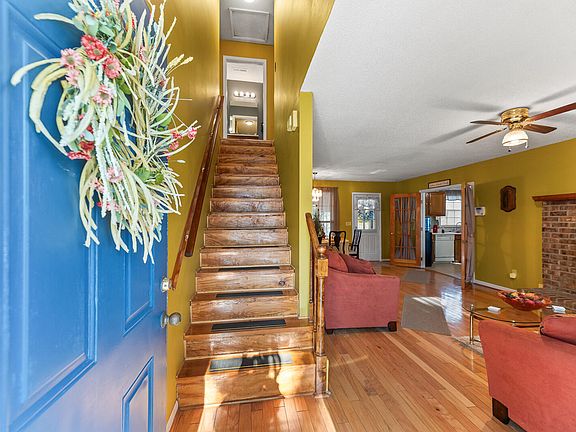 2nd image of 855 Springwood Cir