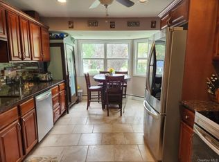 367 Wildwood Rd, Ronkonkoma, NY 11779