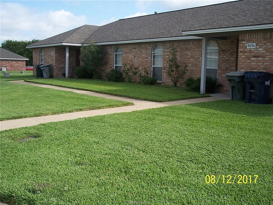 1st image of 909 Camellia Ct #A