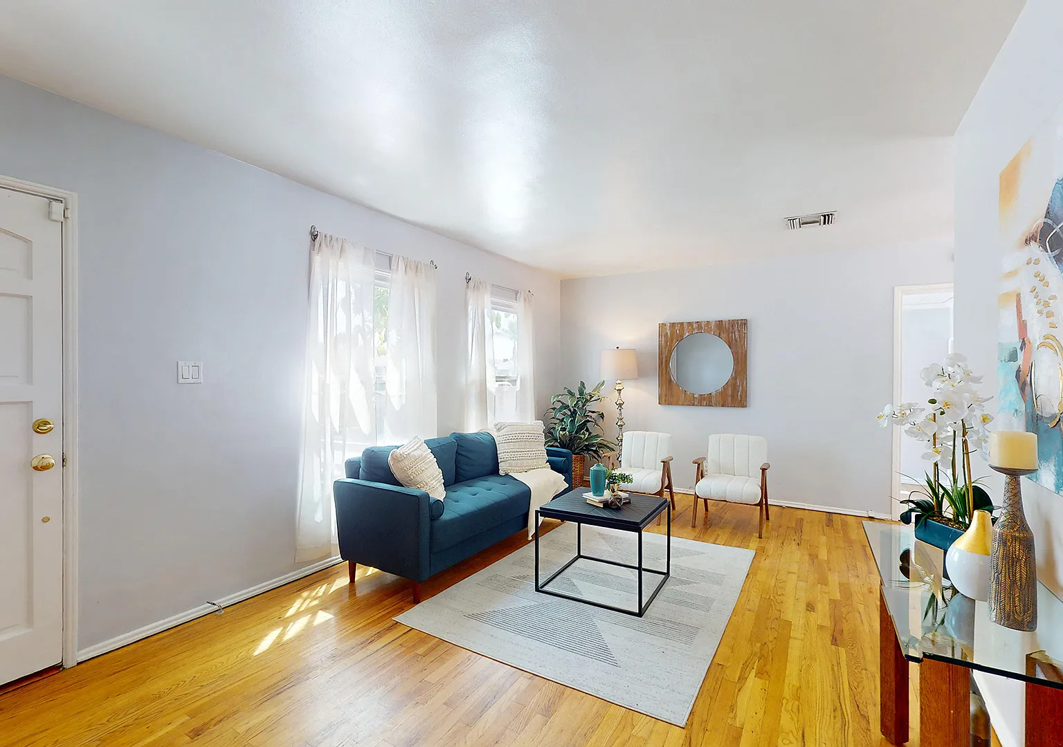 3 bed, 1060 sqft, $3,500 — Photo 4