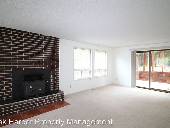 5th image of 851 SW Castilian Dr