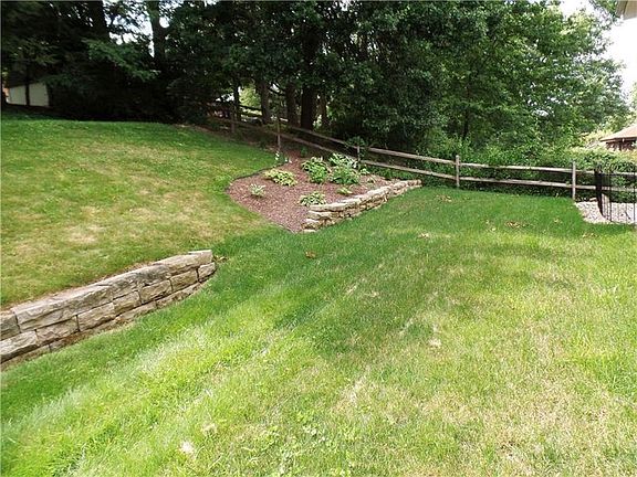 5th image of 2342 Berkshire Dr