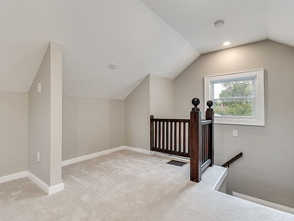 4th image of 856 Sheridan Ave