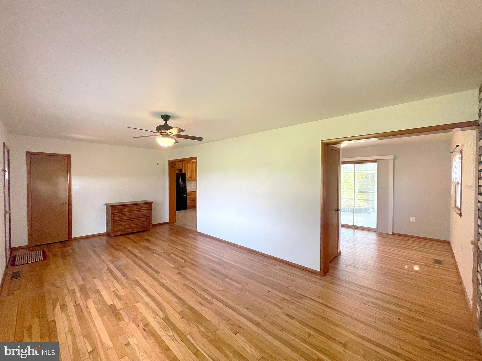3 bed, 2.0 bath, 1248 sqft, $2,095 — Photo 4