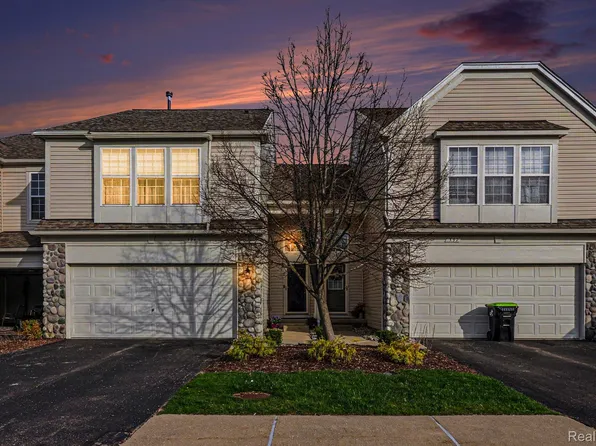 534 Dockside Cir, Holly, MI 48442