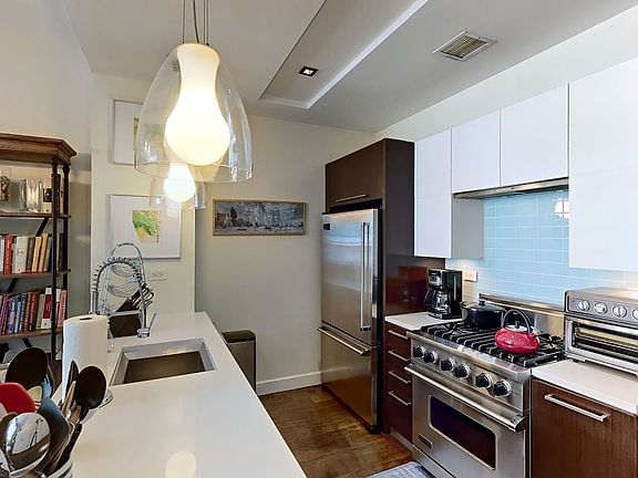 4th image of 2-17 51st Ave #423