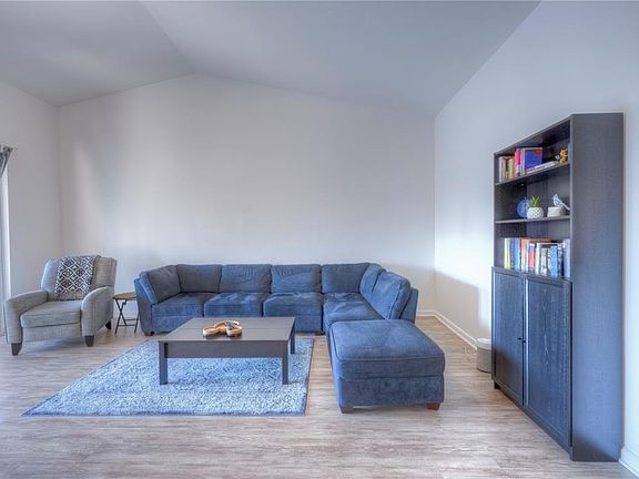 4th image of 8318 FOSTER DRIVE #8318