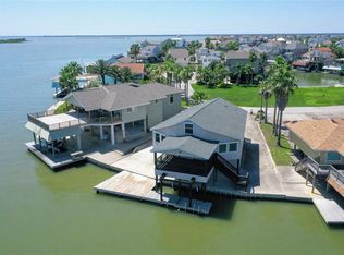 130 Tamana Dr, Tiki Island, TX 77554