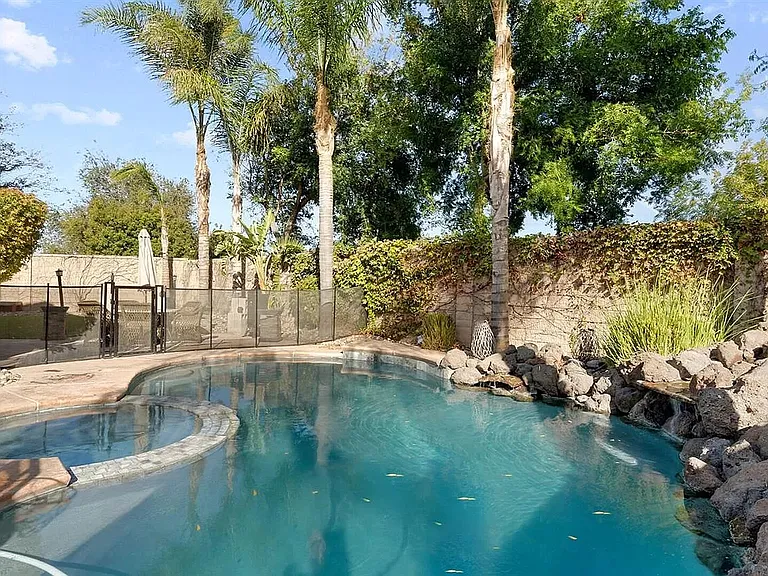 2293 Joseph Damon Dr — Photo 40