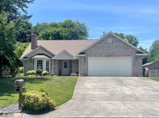 1889 Crest Rd, Maryville, TN 37804