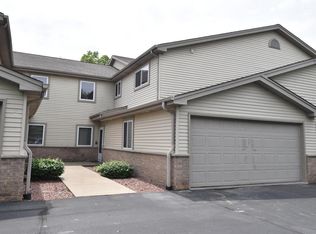 850 Evergreen Dr UNIT 5, Hartford, WI 53027
