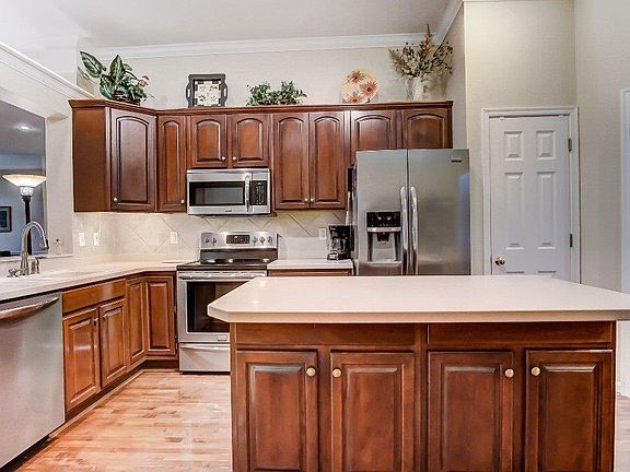 3rd image of 8316 Verbena Ln