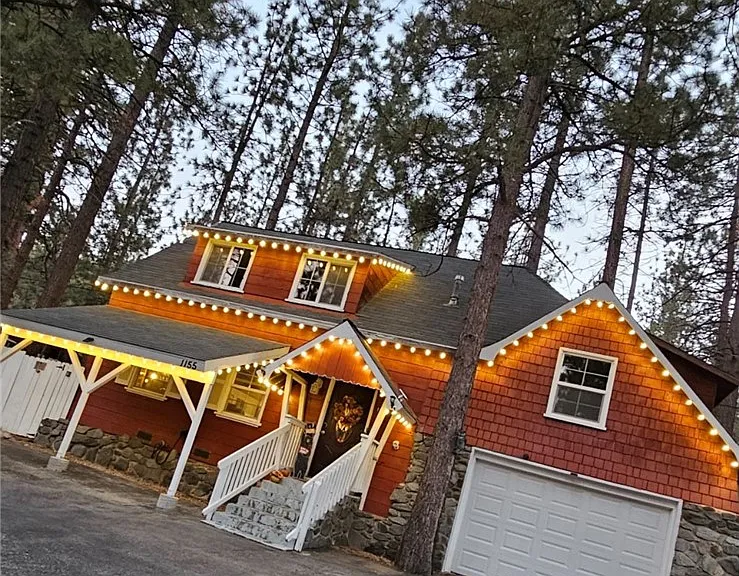 1155 Lark Dr — Photo 3