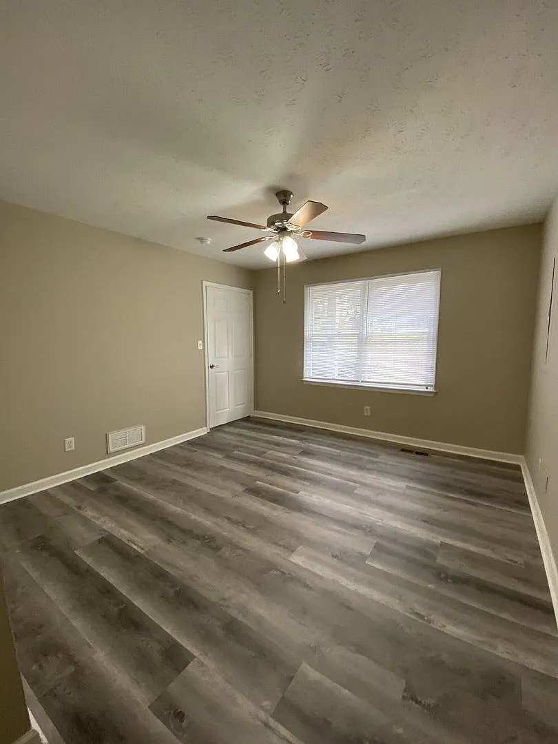 Charming, Pet-Friendly 3 Bedroom, 2 Bath Home on Whitehead Road — Photo 3