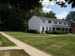 510 Fox Hills Dr S #1-1-A, Bloomfield Hills, MI 48304