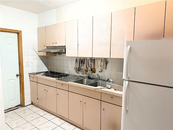 3rd image of 548 56th St