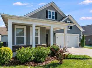 773 Summerfield Pl, Flat Rock, NC 28731