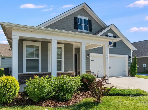 773 Summerfield Pl, Flat Rock, NC 28731