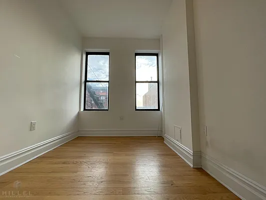 Rented by Hillel Realty Group | media 19
