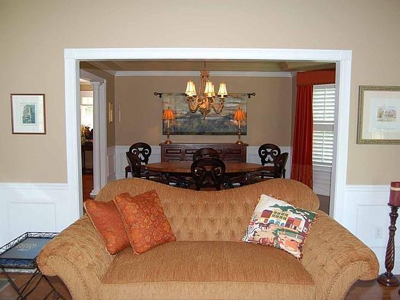 5th image of 35 Lenox Dr