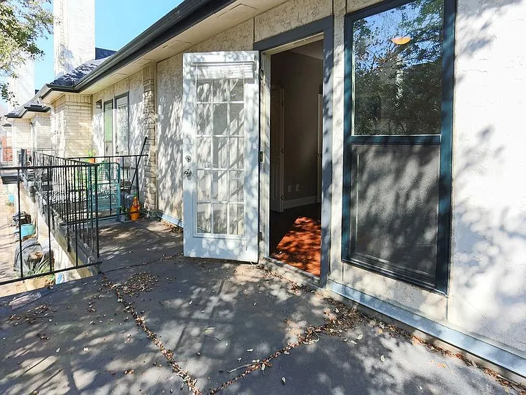 1307 Kinney Ave #122 — Photo 14