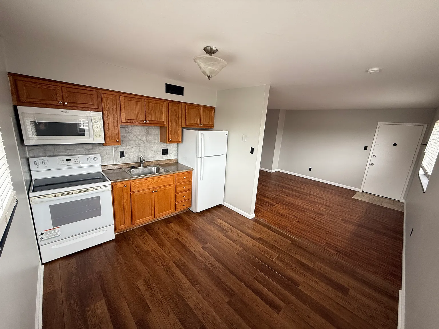 3 bed, 1200 sqft, $1,500 — Photo 3