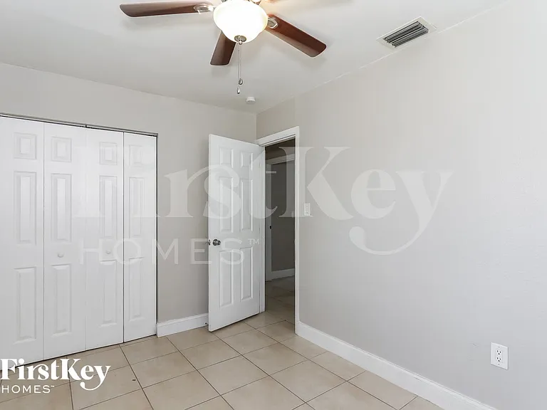 2350 SW 68th Ter — Photo 12