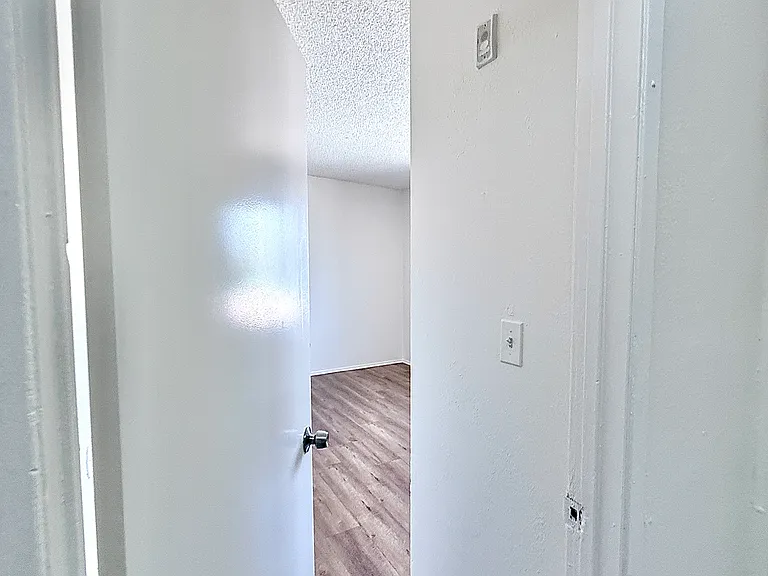 11959 Runnymede St #7 — Photo 15