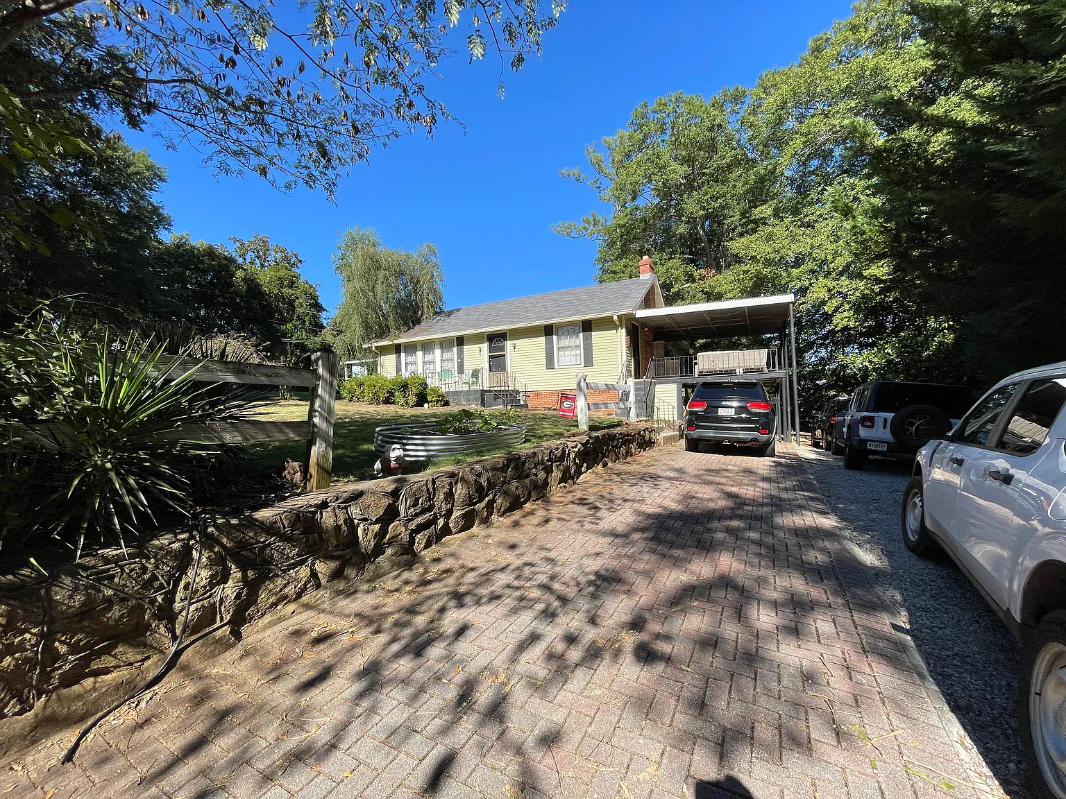 835 S Church St — Photo 3