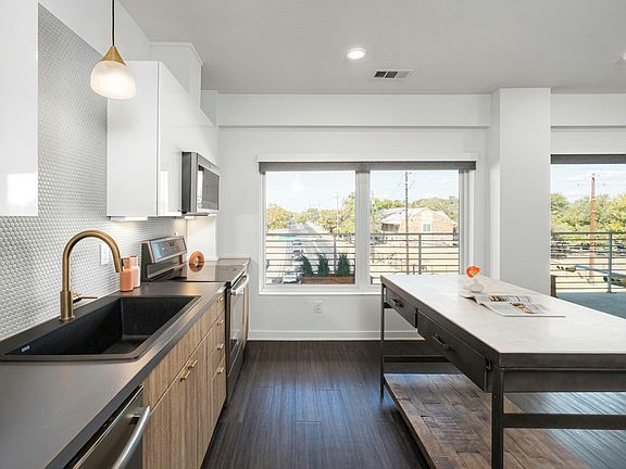 5th image of 4361 S Congress Ave Unit 303