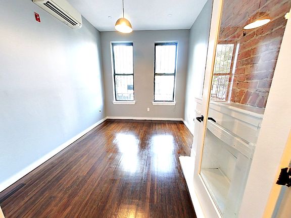 4th image of 1516 Gates Ave #1F