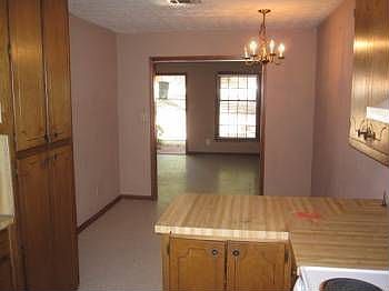 5th image of 1015 Barn Oak Ct NE