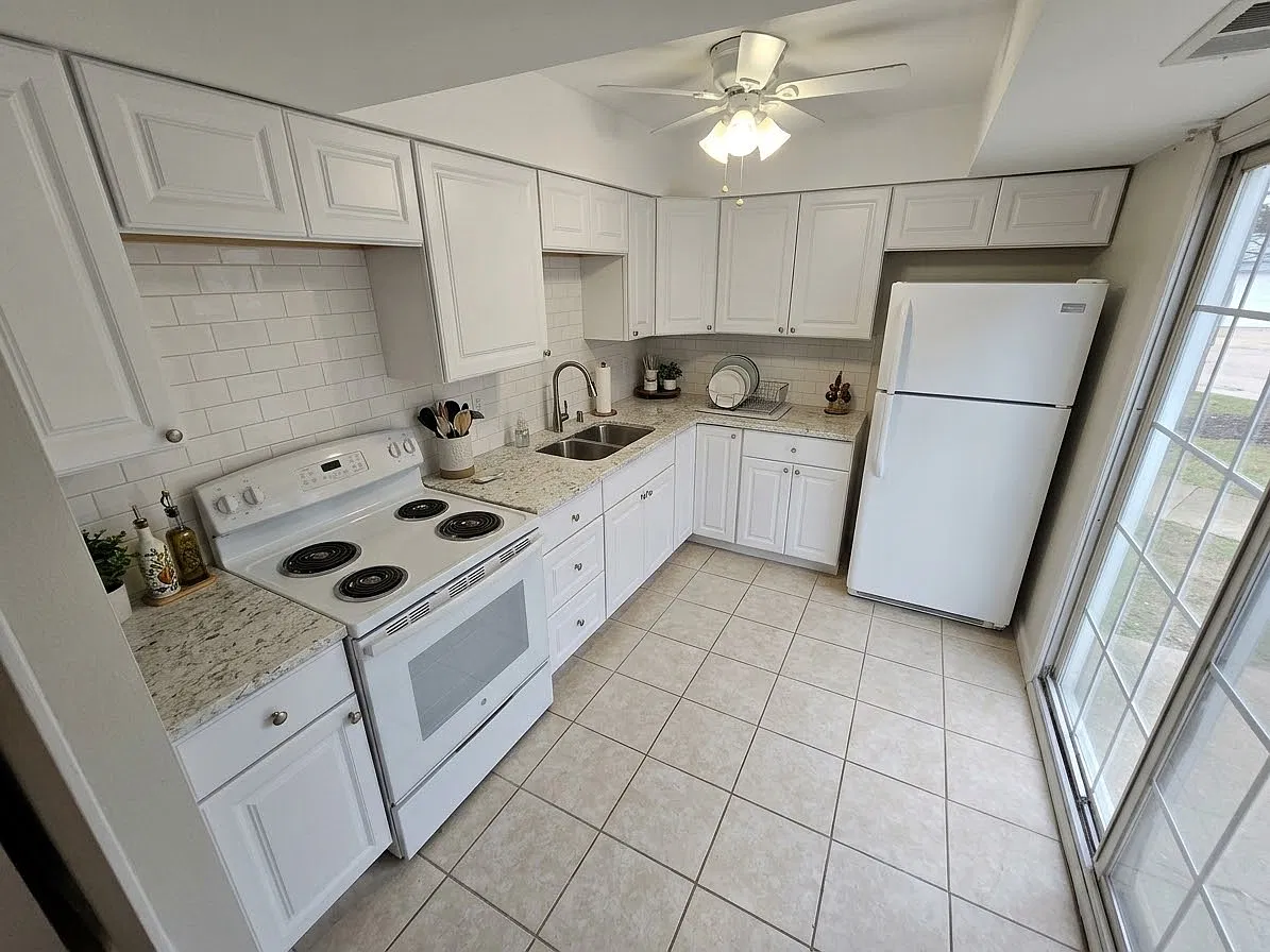 3 bed, 1.5 bath, 1148 sqft, $1,850 — Photo 2