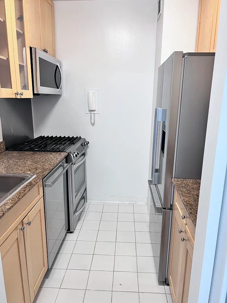 115 East 34th Street — Photo 4