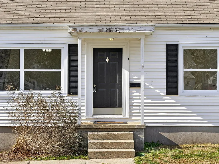 2813 Faircourt St — Photo 5