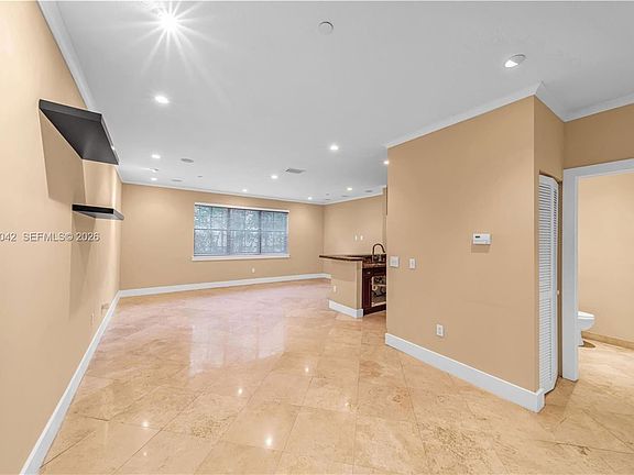 5th image of 2829 Coconut Ave
