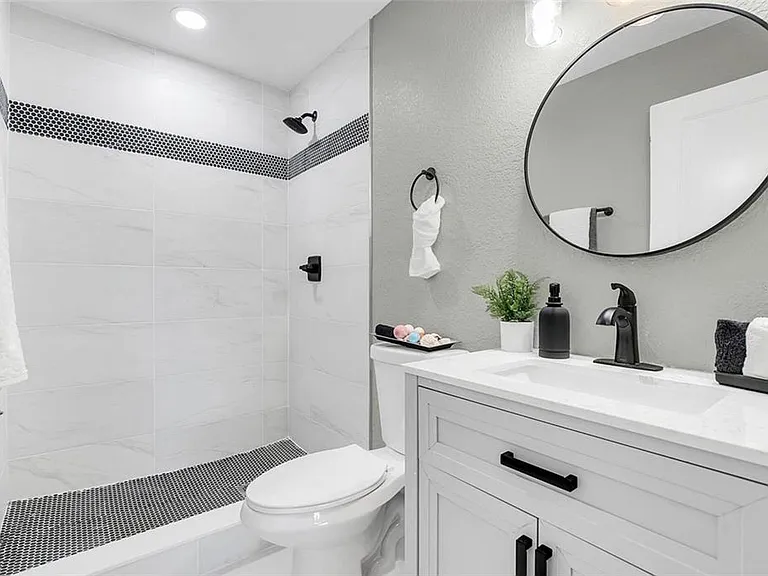 10420 Groton St — Photo 7
