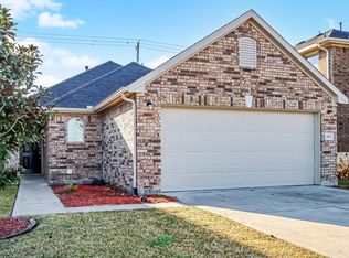 323 Sea Breeze Dr, Bacliff, TX 77518