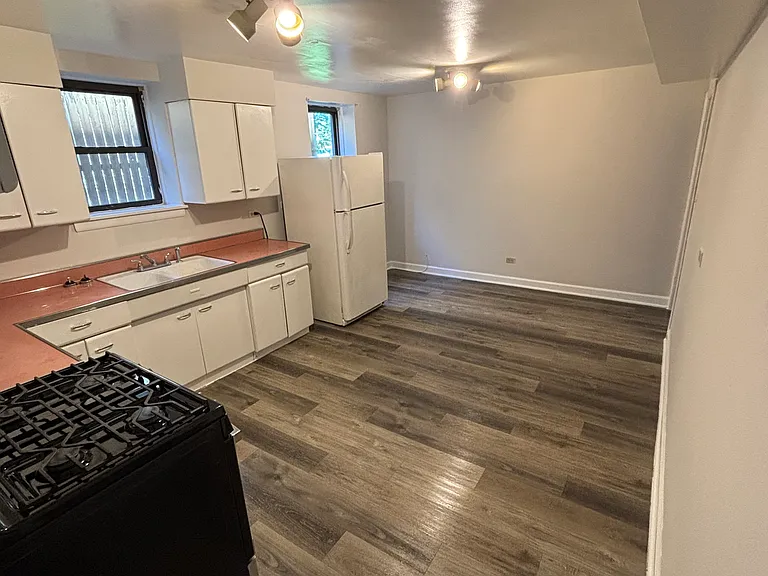5718 N Mozart St — Photo 5