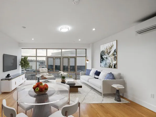 90-02 Queens Boulevard image 1 of 8