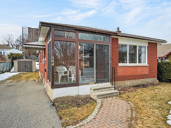 3rd image of 944 Eve St