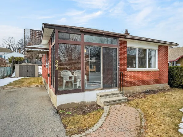 944 Eve St, Ottawa, ON K1K 3R4