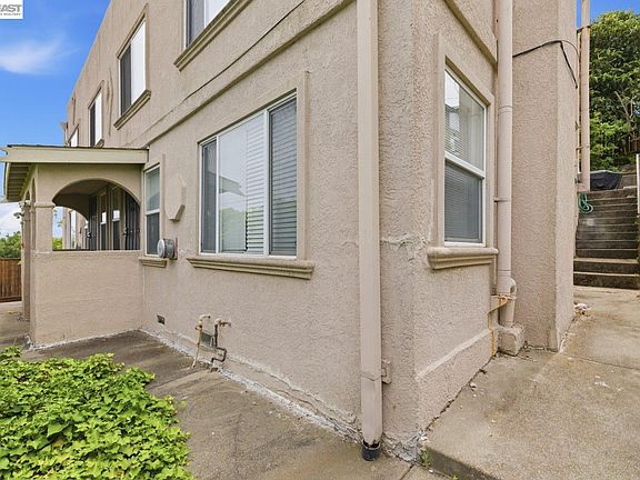 3rd image of 242 Kendall Ave
