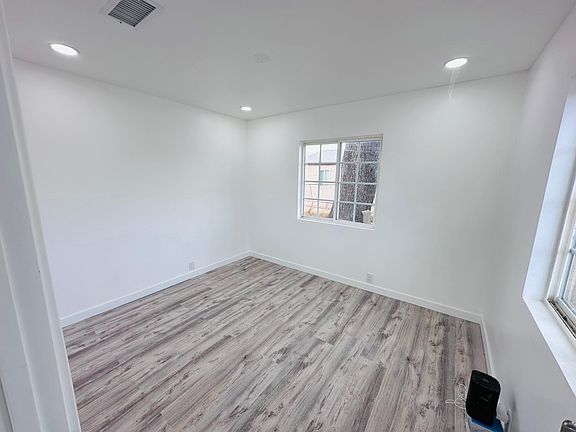 4th image of 338 S Sunshine Ave