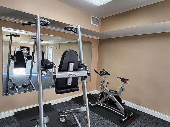 3rd image of 4424 Duxbury Ln APT 240