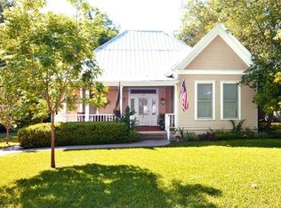 505 Burleson St, Smithville, TX 78957