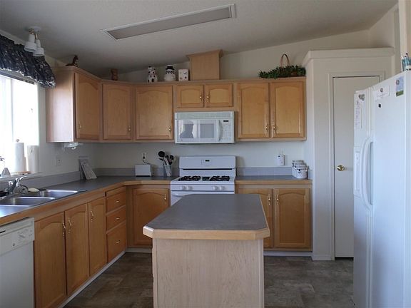 2nd image of 2345 E Deer St